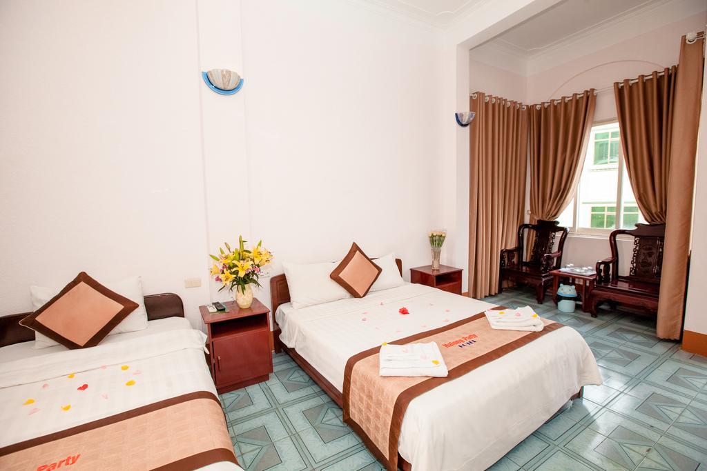 Halong Party Hostel Халонг Екстер'єр фото