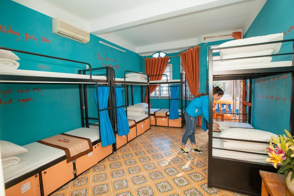 Halong Party Hostel Халонг Екстер'єр фото